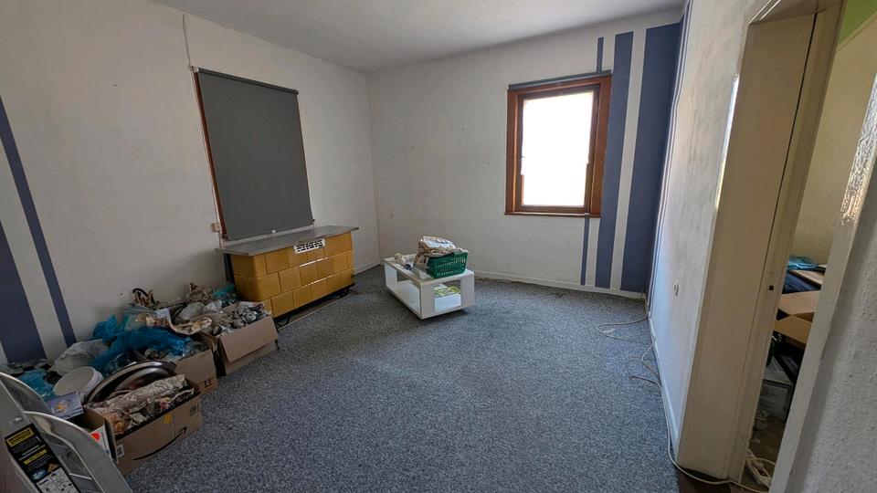 Doppelhaushälfte Schleusingen - 7 Zimmer, 150 m&sup2;, 60.000&euro; | Angebot:25999881