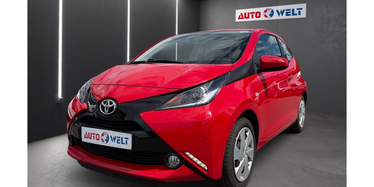 Toyota Aygo (X) 122.420 km 6.990 &euro; Sandersdorf Brehna 06796