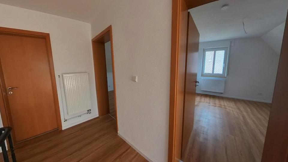 Dachgeschoßwohnung Oettingen in Bayern - 3 Zimmer, 92 m&sup2;, 1.000&euro; | Angebot:27617393