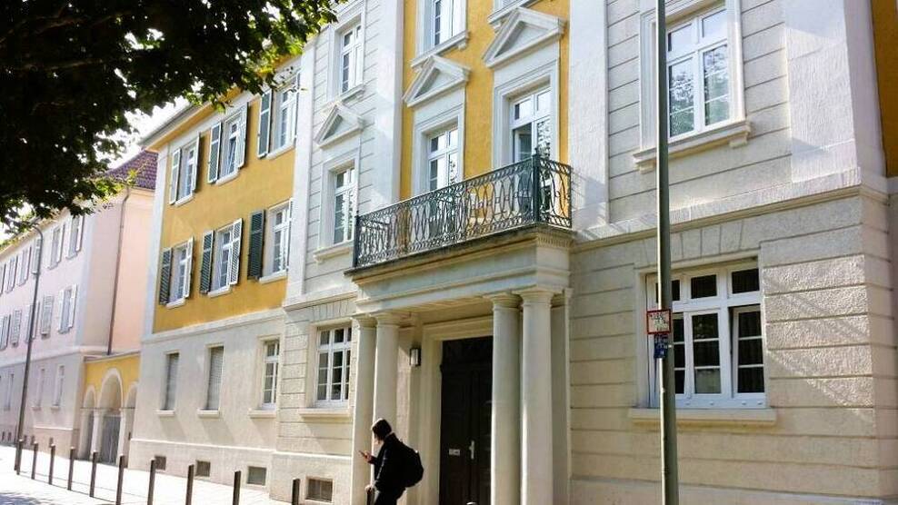 Ruhiges ArbeitsZimmer in stilvollem Altbau - All-in-Miete