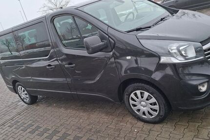 Opel Vivaro 137.200 km 14.990 &euro; Zarpen 23619
