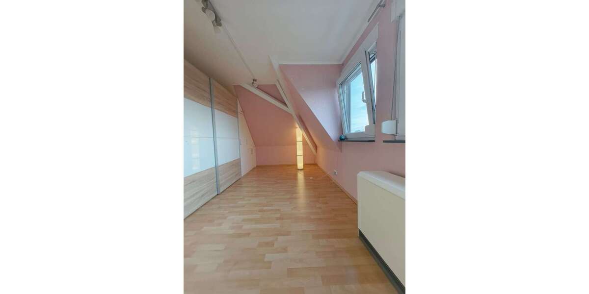 Helle Maisonette mit Dachspitze und Stellplätzen - Maisonettenwohnung Rastatt | Angebot:26302142