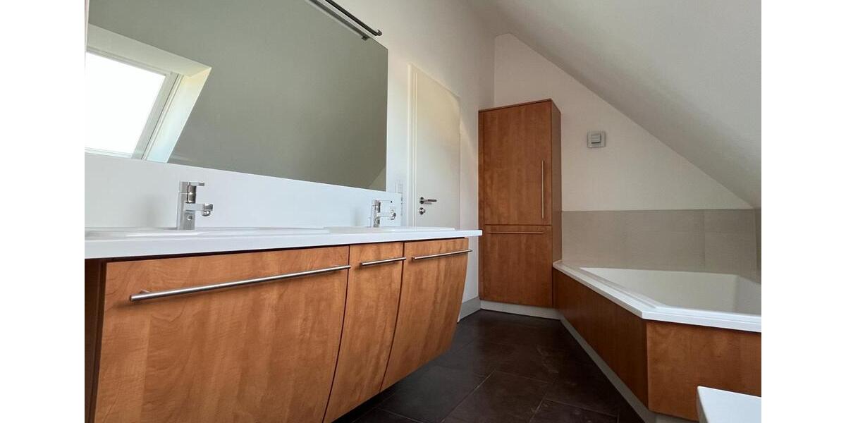 Dachgeschoßwohnung Marktoberdorf - 6 Zimmer, 206 m&sup2;, 1.900&euro; | Angebot:24962173