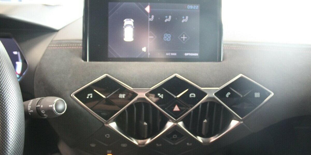 Citroen DS3 Crossbach E-Tense Performance Line 37.375 km 14.980 &euro; Euskirchen 53881