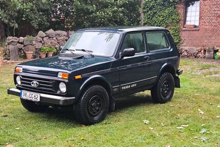Lada Niva 92.632 km 6.450 &euro; Mankmuß 19357