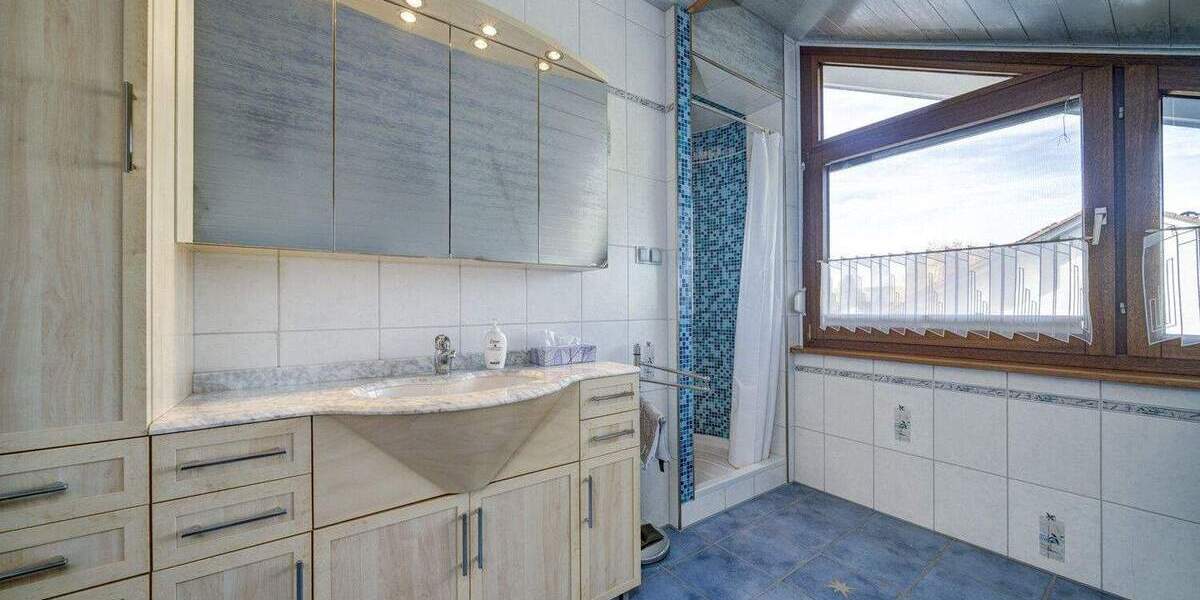 Einfamilienhaus Tengen - 8 Zimmer, 231 m&sup2;, 595.000&euro; | Angebot:25690110