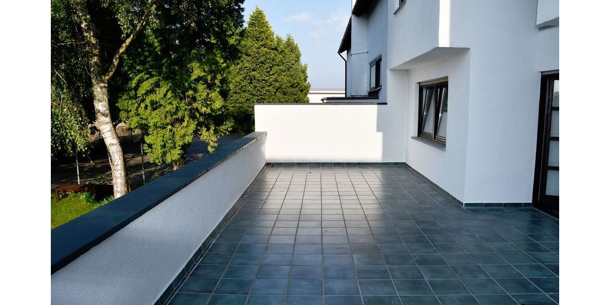 Vielseitig nutzbares Gewerbeanwesen mit großzügigem repräsentativem Wohnhaus zimmer