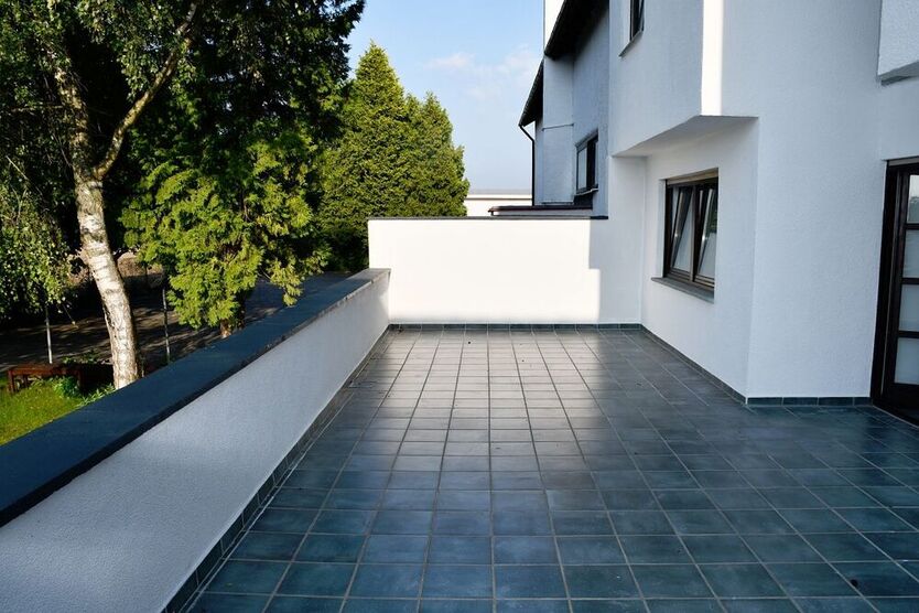 Vielseitig nutzbares Gewerbeanwesen mit großzügigem repräsentativem Wohnhaus zimmer