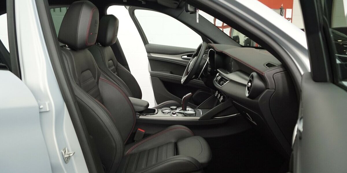 Alfa Romeo Stelvio 2.2 D Competizione Q4 ALLRAD LEDER AHK 45.000 km 38.888 &euro; Lich 35423