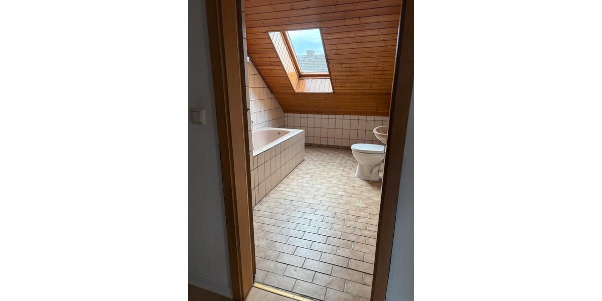 Dachgeschoßwohnung Bretzenheim - 2 Zimmer, 67 m&sup2;, 155.000&euro; | Angebot:27108683