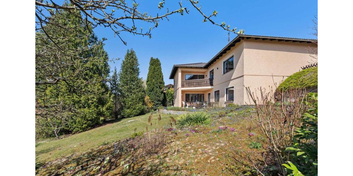 Einfamilienhaus Würzburg Dürrbachau - 8 Zimmer, 208 m&sup2;, 2.700&euro; | Angebot:26185050