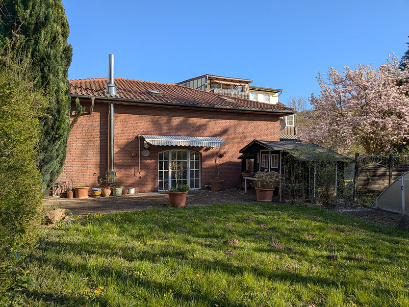 Stilvoller Bungalow mit Charme – Garage, Carport und Pool inklusive 5 zimmer