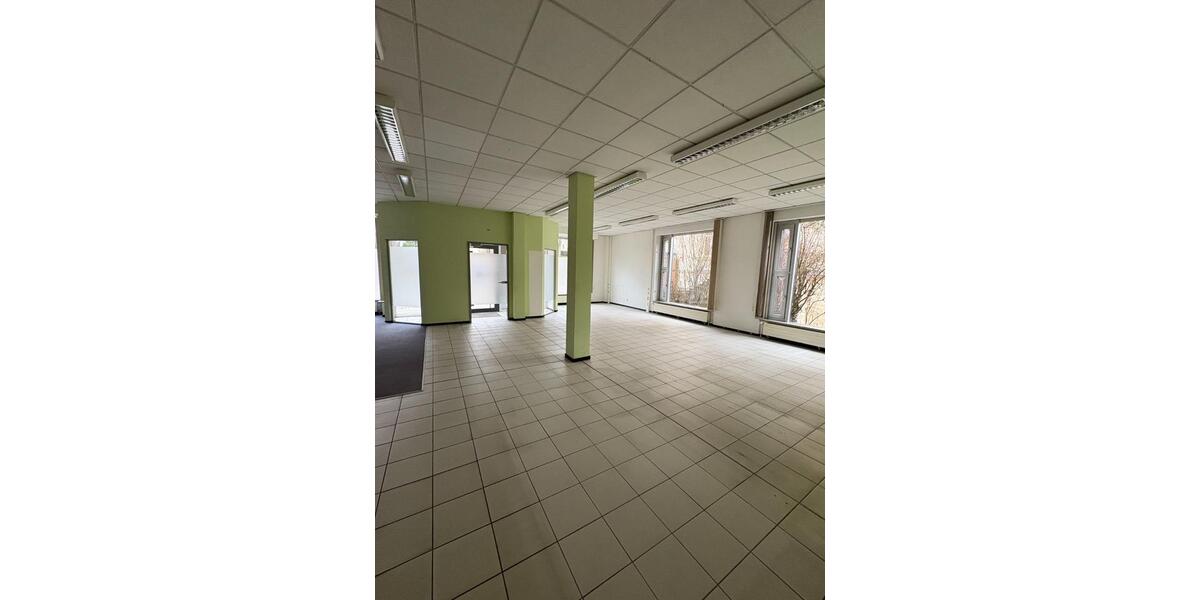 Großzügige Gewerbeeinheit Zentrum Su.- Ro.zu vermieten zimmer