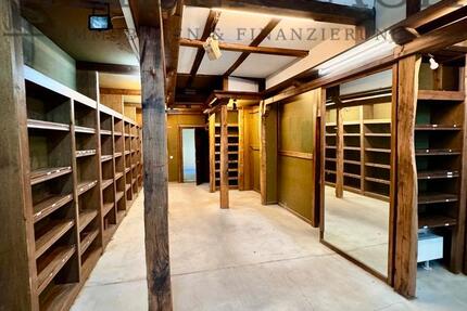 Hier steckt Potenzial drin! Ladenlokal mit großer Werbefläche und Lagermöglichkeiten... zimmer