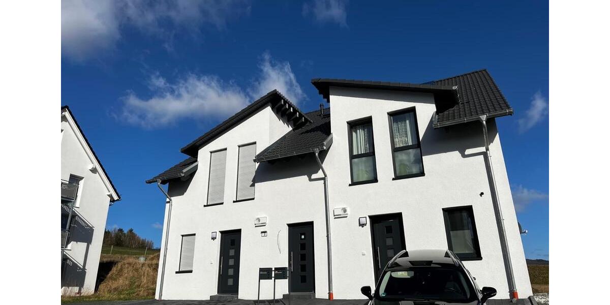 Doppelhaushälfte Bad Laasphe - 4.5 Zimmer, 109 m&sup2;, 379.000&euro; | Angebot:27264685