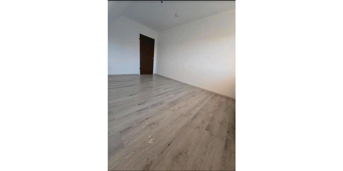 Dachgeschoßwohnung Bergen - 4 Zimmer, 100 m&sup2;, 650&euro; | Angebot:26395922