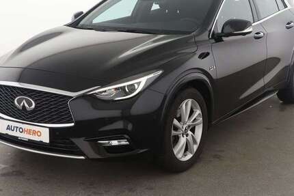 INFINITI Q30 38.011 km 16.950 &euro; Dresden 01187