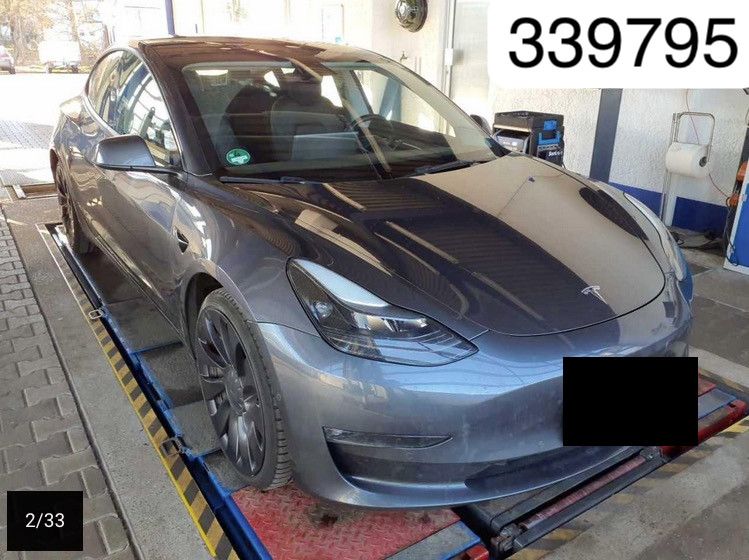 Tesla Model 3 89.469 km 28.950 &euro; Steinbach-Hallenberg OT Herges-Hallenberg 98587