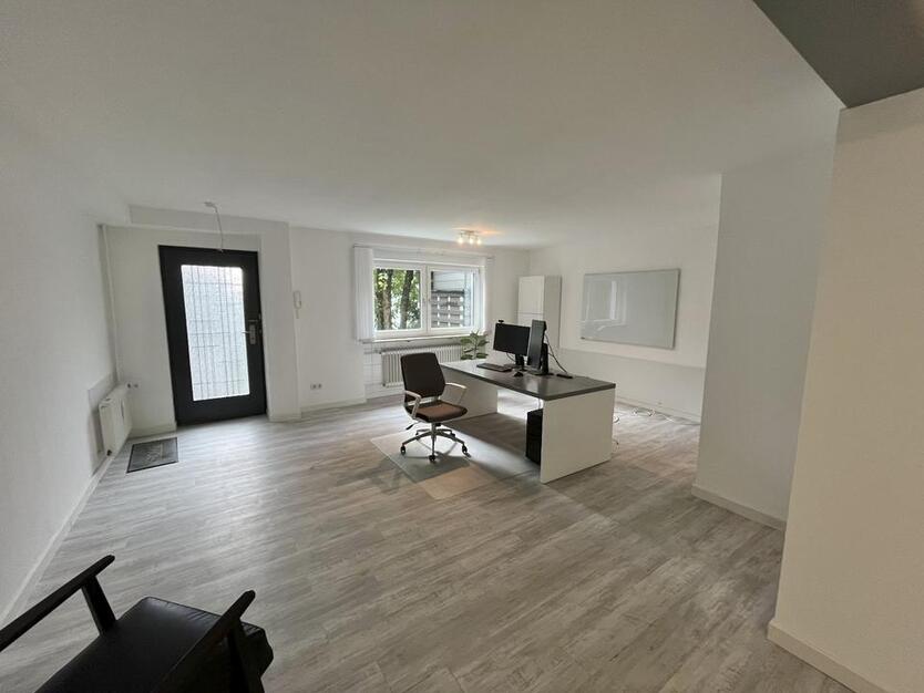 Modernes Studio mit ArbeitsZimmer und Garten