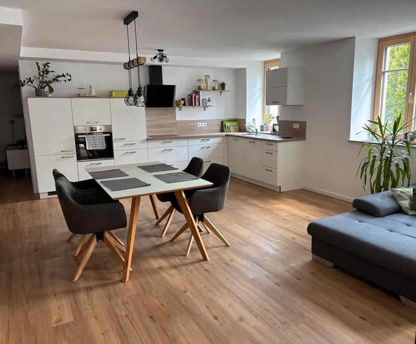Moderne 3-Zimmer-Wohnung mit Balkon zu verkaufen