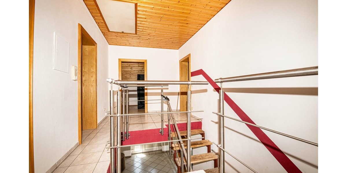 Individuelle Gestaltungsmöglichkeiten: Großzügiges Haus mit Werkstatt - Einfamilienhaus Neukirchen beim Heiligen Blut | Angebot:26557121