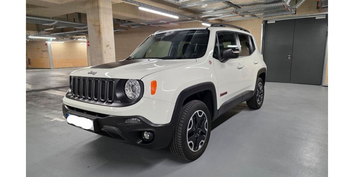 Jeep Renegade 83.000 km 15.900 &euro; München 81829