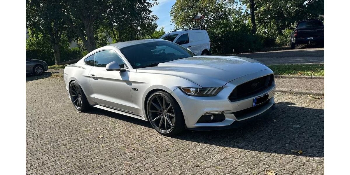 Ford Mustang 24.000 km 40.500 &euro; Remchingen 75196