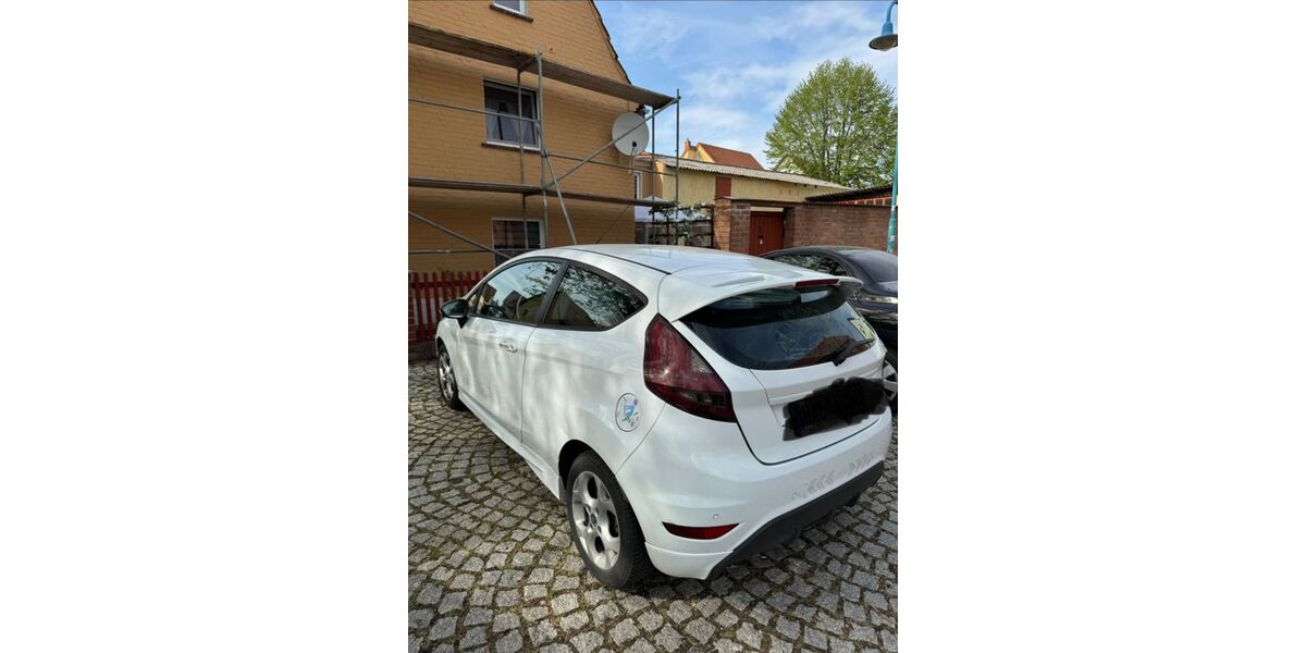 Ford Fiesta 153.177 km 2.299 &euro; Halle saale 06110