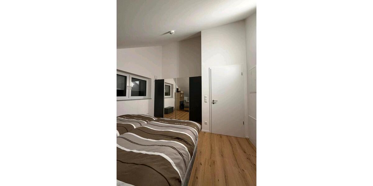 Dachgeschoßwohnung Nittendorf - 2 Zimmer, 70 m&sup2;, 820&euro; | Angebot:25409056