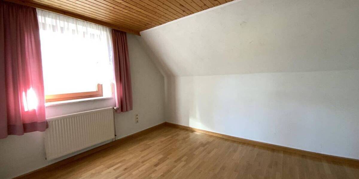 Einfamilienhaus Oberviechtach - 8 Zimmer, 190 m&sup2;, 255.000&euro; | Angebot:25984404