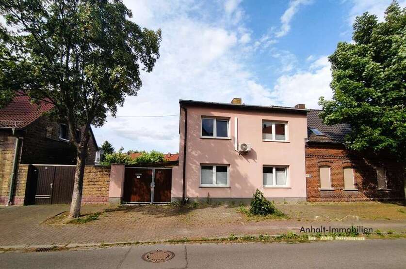 Haus zum Kaufen in Bitterfeld-Wolfen 150.000 € 120 m²