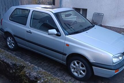 VW Golf 57.000 km 2.700 &euro; Beckingen 66701