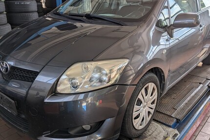 Toyota Auris 240.000 km 2.100 &euro; Greding 91171