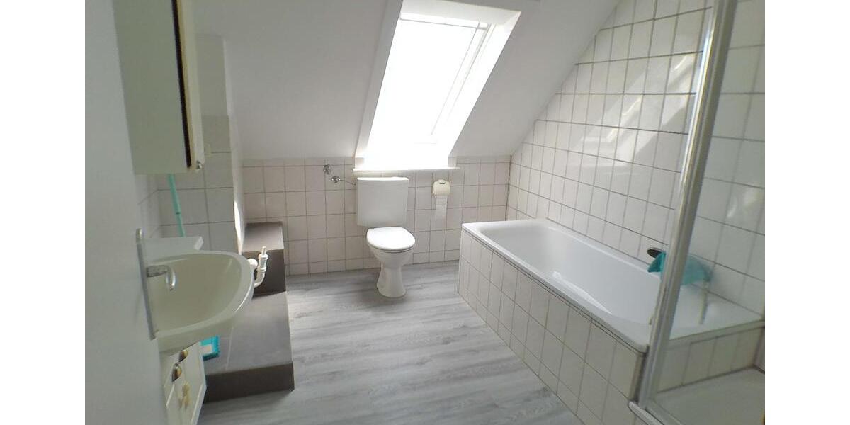 Dachgeschoßwohnung Itzehoe - 3.5 Zimmer, 81 m&sup2;, 900&euro; | Angebot:26030831
