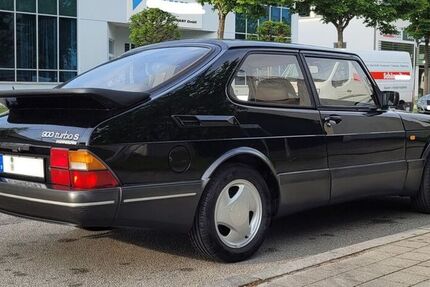 Saab 900