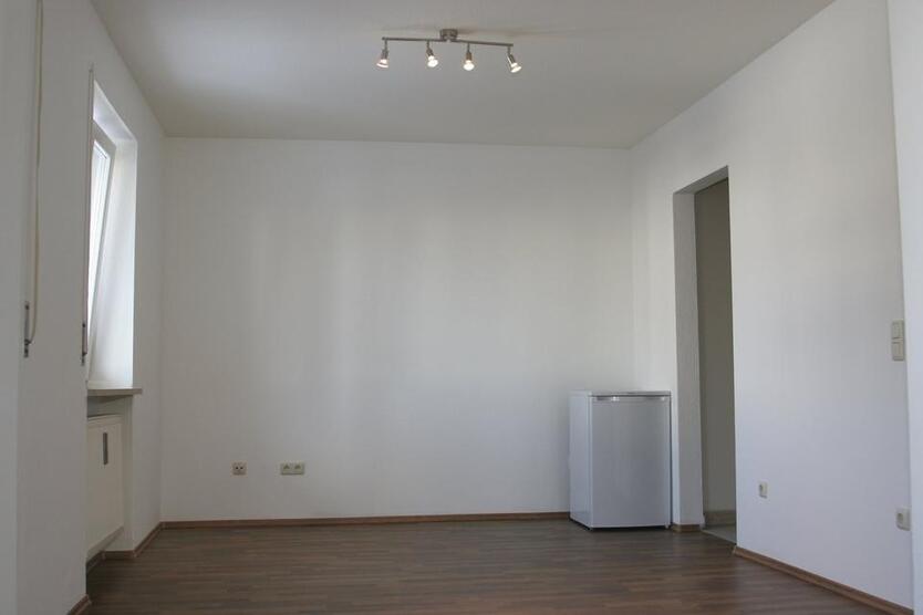 Helle 1-Zimmer Erdgeschoss-Wohnung mit Terrasse