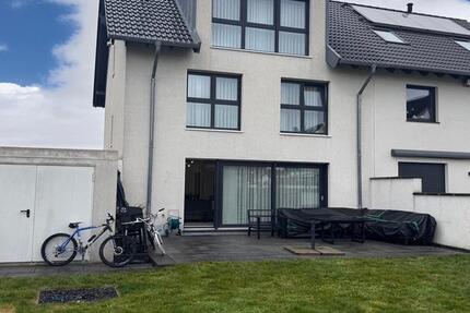 Haus Alsdorf - 6 Zimmer, 172 m&sup2;, 1.650&euro; | Angebot:25713231