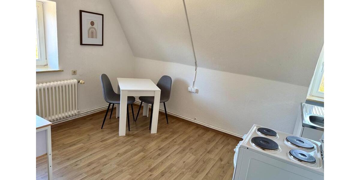 Dachgeschoßwohnung Wilhelmshaven Fedderwardergroden - 2 Zimmer, 32 m&sup2;, 400&euro; | Angebot:25843354