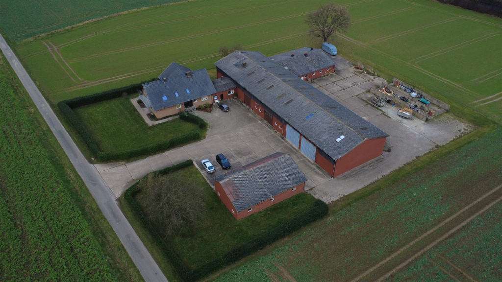 Haus zum Kaufen in Lübbecke-Nettelstedt 410.000 € 266 m² 8 zimmer