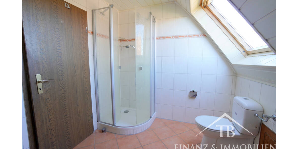 Einfamilienhaus Holtgast - 8 Zimmer, 180 m&sup2;, 260.000&euro; | Angebot:26787425
