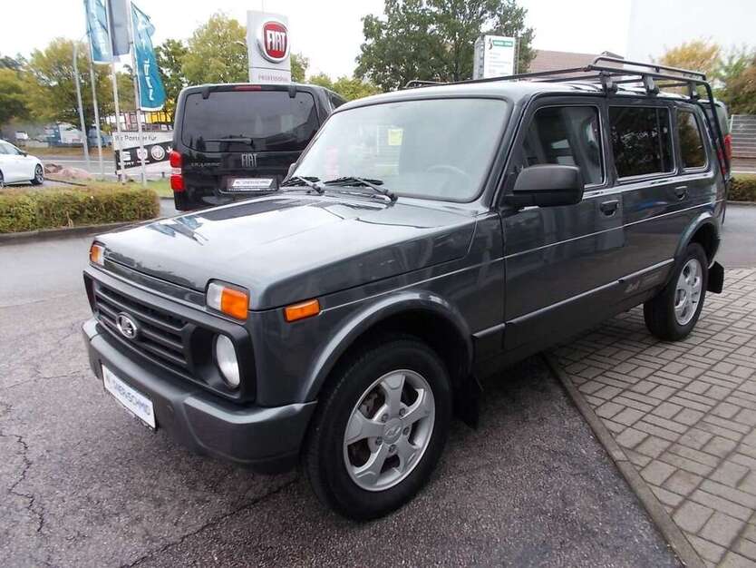 Lada Niva 85.016 km 13.980 € RIESA 01587