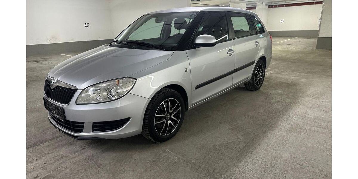 Skoda Fabia 62.000 km 8.700 &euro; München 81929