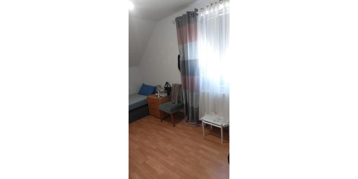 Etagenwohnung Werdau - 3 Zimmer, 70 m&sup2;, 390&euro; | Angebot:26411618