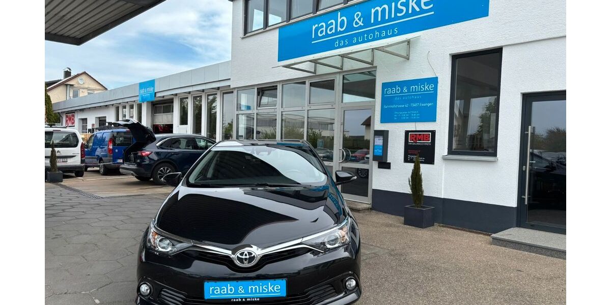 Toyota Auris 30.200 km 11.990 &euro; Essingen 73457