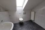 * Großzügig Wohnen * lichtdurchflutete 3 Zimmer-DG-Wohnung mit EINBAUKÜCHE in zentraler City-Lage *