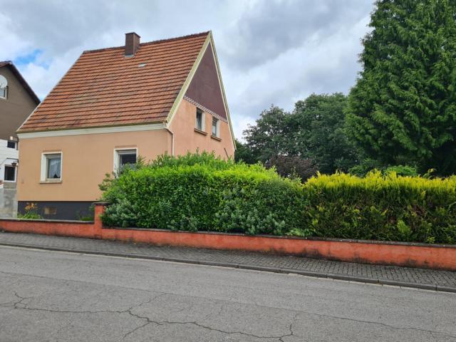 Gepflegtes freistehendes Einfamilienhaus mit großem Grundstück und 3 Garagen - Einfamilienhaus Bexbach | Angebot:26991721