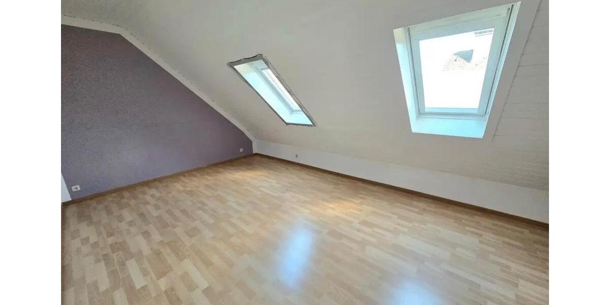 Dachgeschoßwohnung Griesheim - 3 Zimmer, 90 m&sup2;, 1.300&euro; | Angebot:26262337