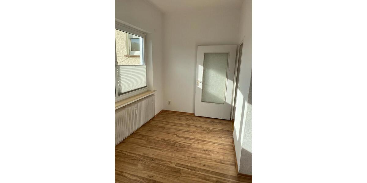 Hochparterre Bad Pyrmont - 4 Zimmer, 81 m&sup2;, 600&euro; | Angebot:26326369