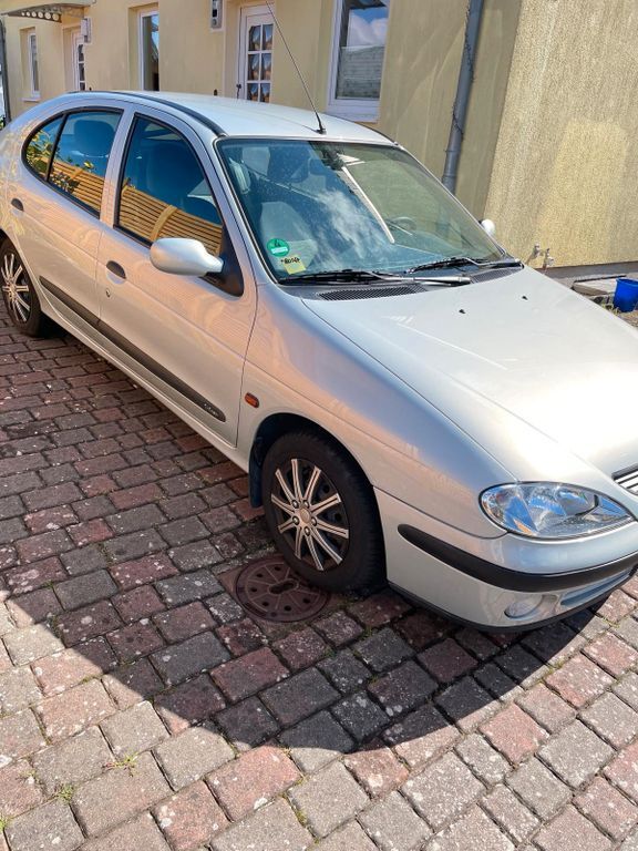 Renault Megane 87.590 km 2.499 € Stäbelow 18198