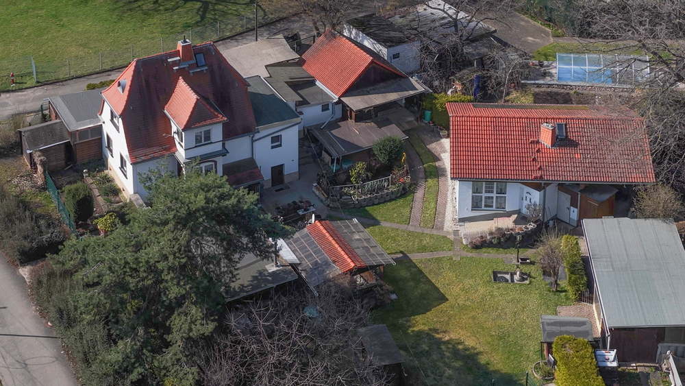 Einfamilienhaus mit Poolhaus, Nebengebäuden und viel Garten! - Einfamilienhaus Gera Lusan | Angebot:26387596